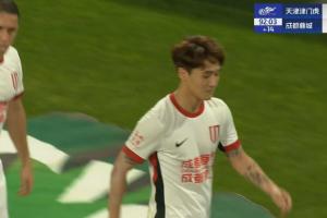 情绪失控连吃2黄！韦世豪第92分钟被罚下！