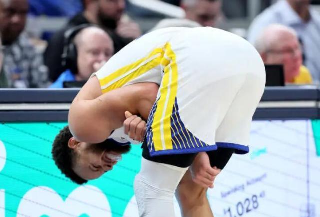 开云官网-库里的高光2022年：因为肩伤留下缺憾